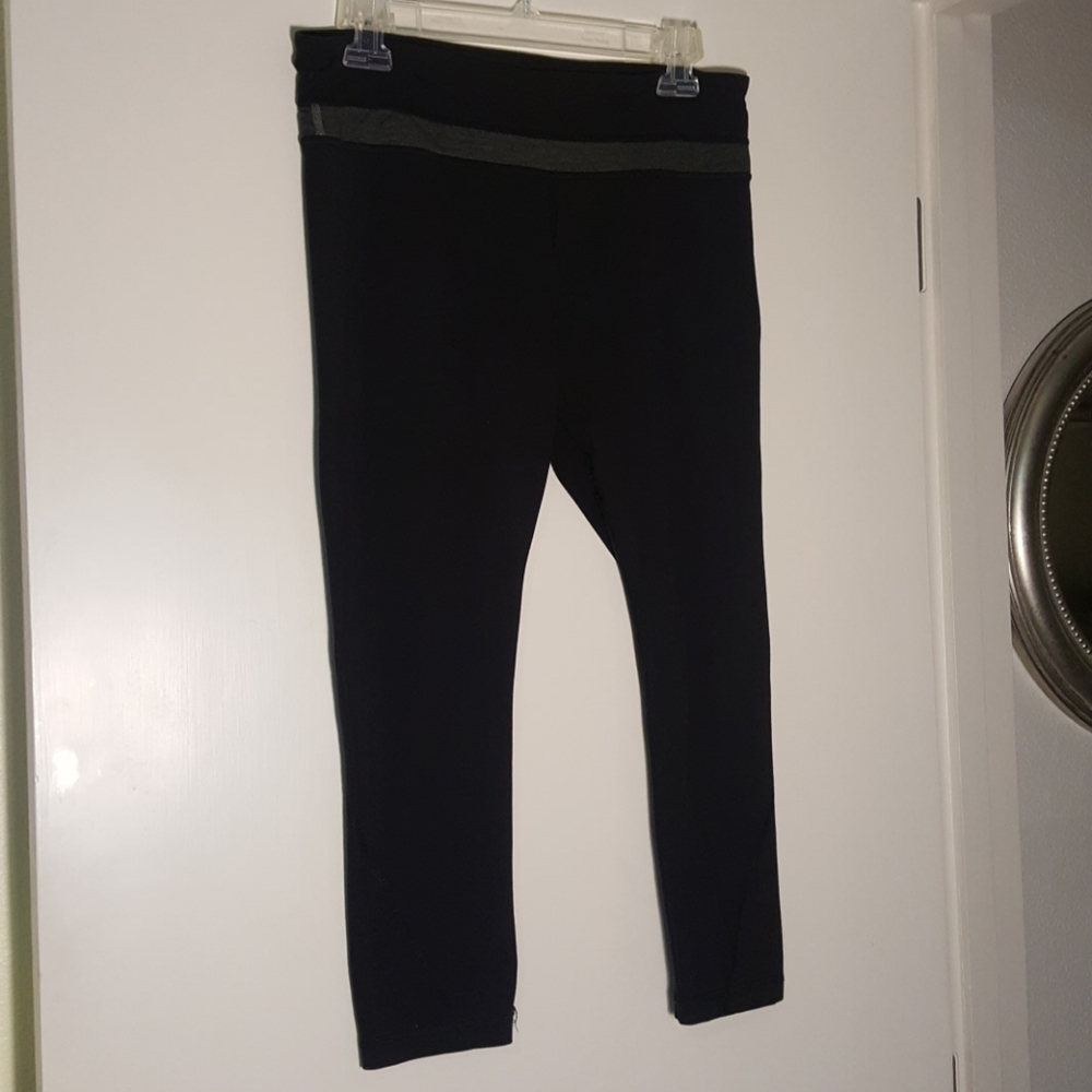 Ladies capri black, grey band yoga/gym/leisure